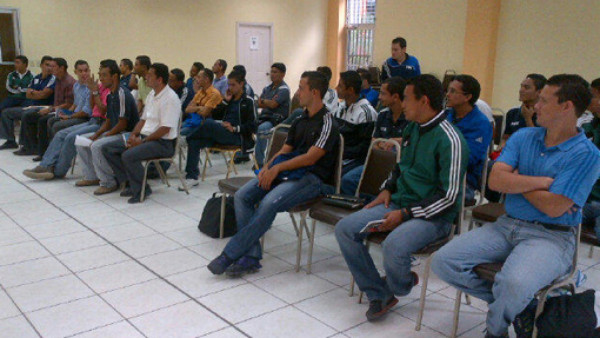 Árbitros de Honduras aceptaron dirigir