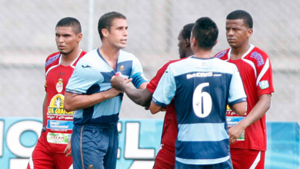 Árbitro a Júnior Izaguirre: 'Sabemos que ustedes se quieren echar a Treviño'