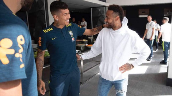 ¡Sorpresa! Neymar visita la concentración de Brasil previo al duelo ante Perú