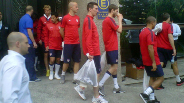 Estados Unidos llega a México y entrena a puerta cerrada