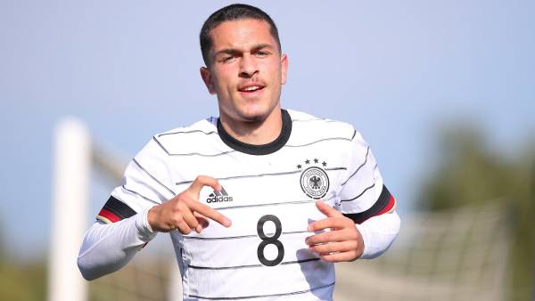 Ibrahimovic debutó con el Bayern Munich: “Juego en ataque y marco algunos goles... pero él es un poco mejor que yo”