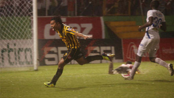 ¡Real España noquea al Olimpia!