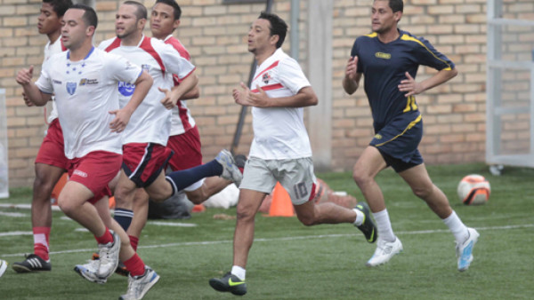 Dani Turcios entrena con la UPN de la Liga de Ascenso