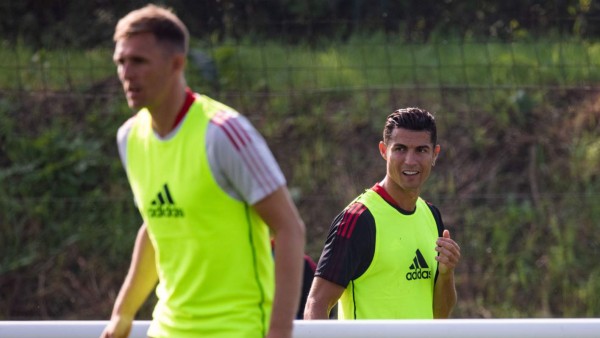 Imponente llegada y charla con el DT: Así fue el primer entrenamiento de Cristiano Ronaldo con el United&nbsp;&nbsp;
