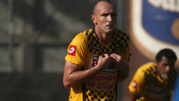 Nahún Espinoza preocupado por ausencia de 'Palomo'