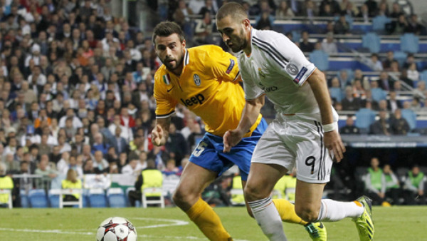 VIDEO: Benzema falla una clara y recibe silbidos