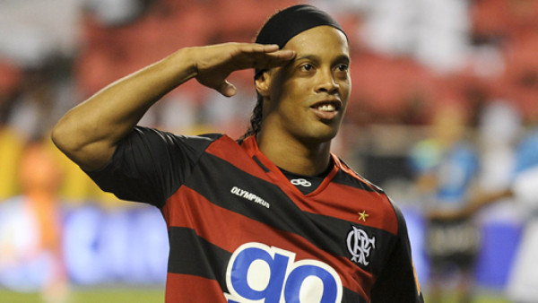 Ronaldinho jugaría contra el Olimpia