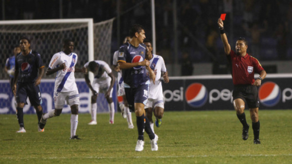 Las imágenes que dejó el derbi Motagua-Olimpia