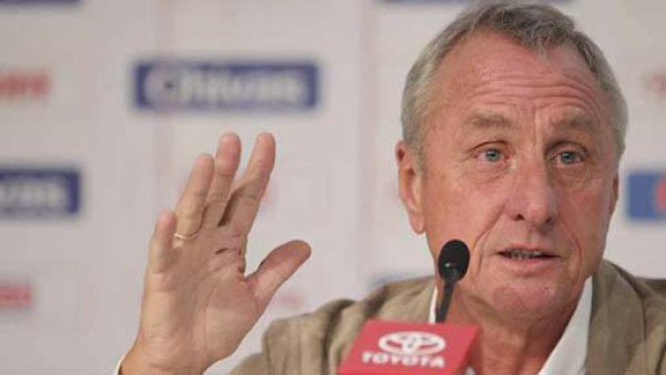 Cruyff la emprende contra Mourinho