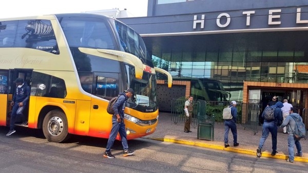 Honduras arriba a Temuco en vuelo chárter para enfrentar a Chile