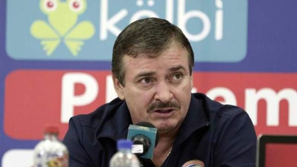 El técnico Oscar Ramírez de Costa Rica preocupado por lesión de Cristian Bolaños
