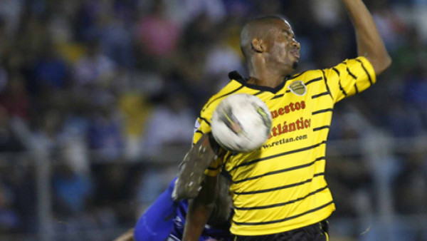 Allan Lalín hizo el peor clavado del año