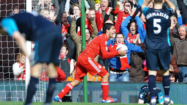 Van Persie salvó al Arsenal en Anfield