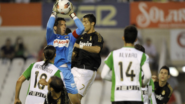 Real Madrid se estrella contra Racing