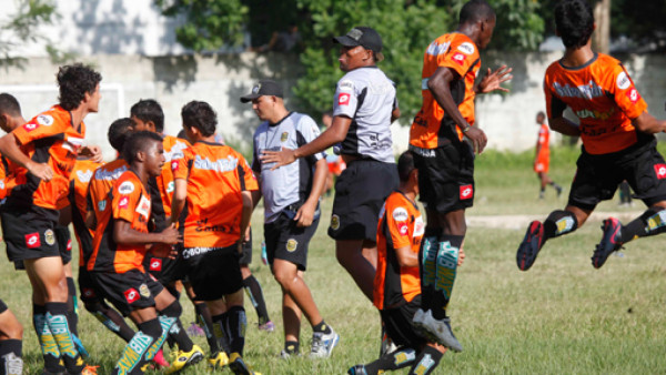 Carlos Pavón entrena a reservas de Real España