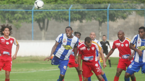 Victoria y Choloma no se hacen nada en Olanchito