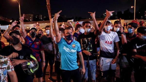 Messi pide irse del Barcelona y así reaccionan los aficionados en las afueras del Camp Nou