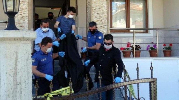 Boxeador mata a su novia clavándole un cuchillo en el pecho y después deja un mensaje