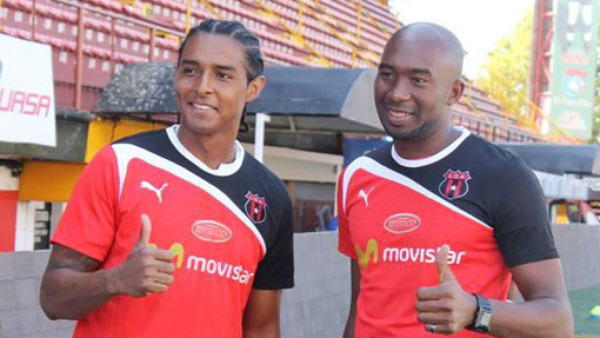 Jerry Palacios tiene problemas para debutar en Costa Rica