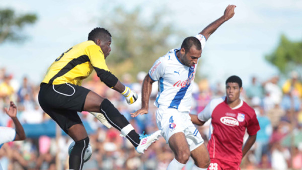 Necaxa deja con vida al Olimpia