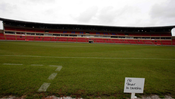 Estadio Rommel Fernández no luce su mejor estado