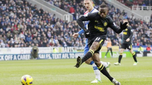 Maynor Figueroa anota golazo con Wigan