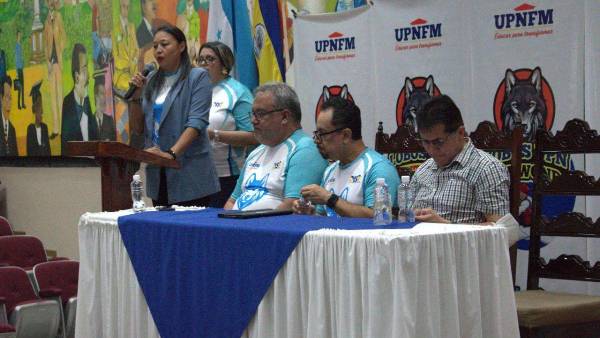 <b>La delegación de la Universidad Pedagógica Nacional Francisco Morazán (UPNFM) se juramentó previo a los JUDUCA. FOTO: UPNFM</b>