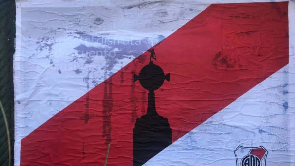 Fiesta, alegría y burlas: Así preparan los aficionados de River Plate la celebración de la Copa Libertadores.