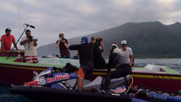 Jamie O'Brien, el surfista que conquista las olas envuelto en llamas