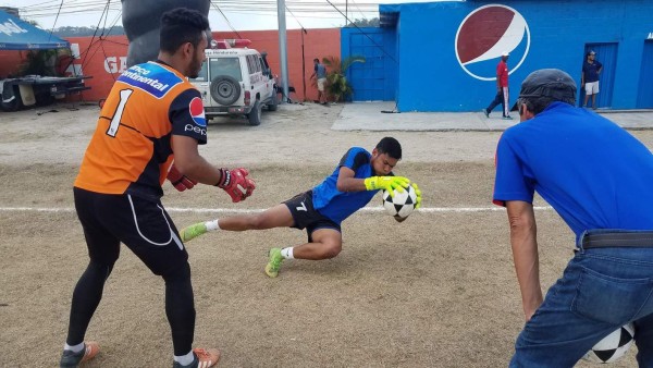 El pésimo estado en el que se encuentra la cancha del estadio Sergio Reyes de Santa Rosa de Copán
