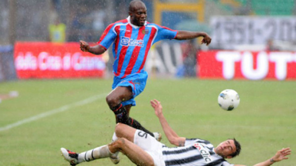 David Suazo no fue convocado para enfrentar a la Juventus