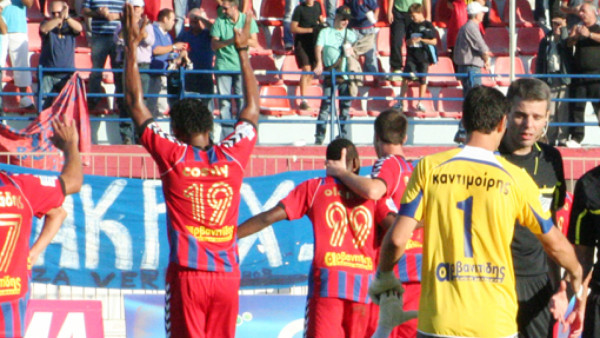 ¡Carlo Costly debuta en triunfo de Veria!