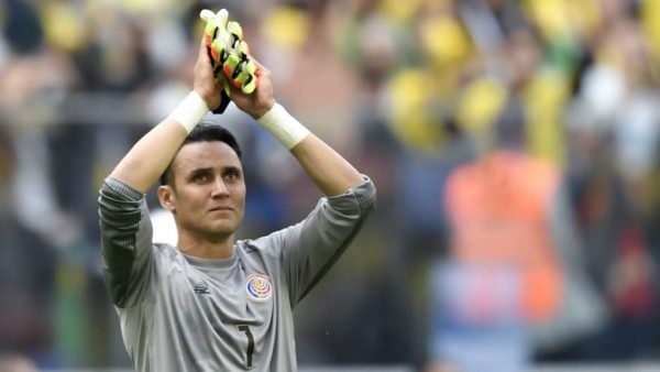 ¡Duelo de arqueros! Ochoa y Navas encabezan la lista de los porteros con más atajadas del Mundial