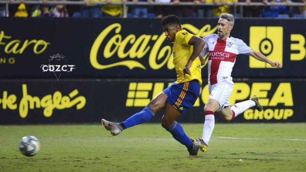 Choco Lozano juega los 90 y para su racha goleadora en victoria del Cádiz