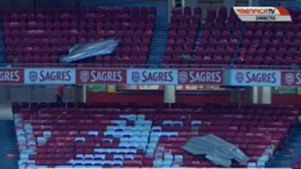 VIDEO: El Benfica-Sporting es suspendido por el fuerte viento