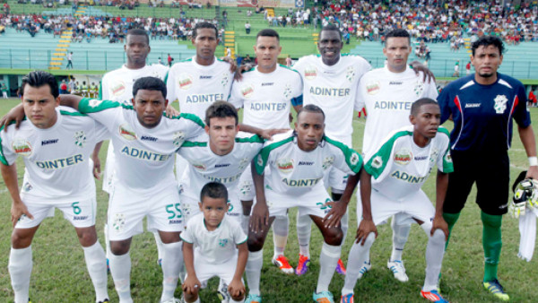 EN VIVO: ¡Victoria gana con gol polémico!