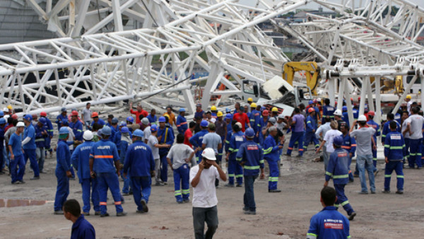 Accidente en estadio de inauguración del Mundial deja dos muertos