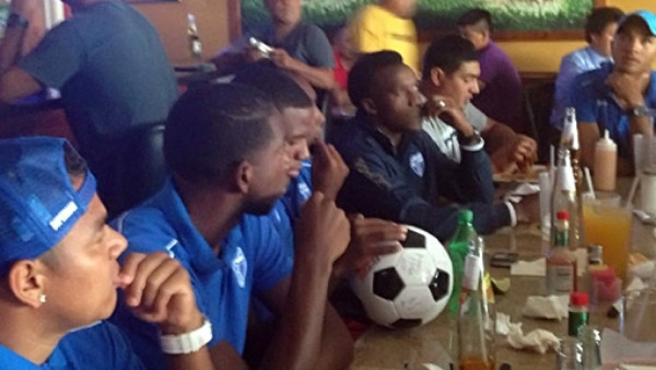 La Selección comparte en restaurante hondureño en Houston