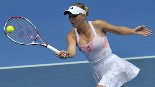 Wozniacki y Henin avanzan sin problemas