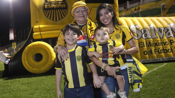 A las 4 pm se abrieron los portones en el estadio Morazán