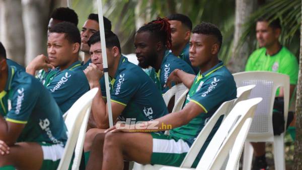 El banquillo del Marathón disfrutando del partido ante Real Estelí. FOTO: Mauricio Ayala.