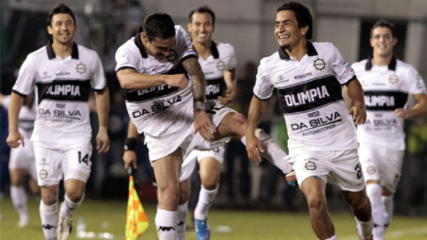 Olimpia de Paraguay pega primero en la final de Copa Libertadores