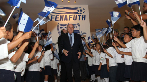 Joseph Blatter inaugura Proyecto Gol en Siguatepeque