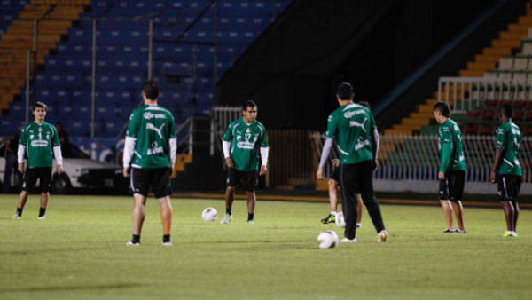 Santos de México entrenó en el Nacional
