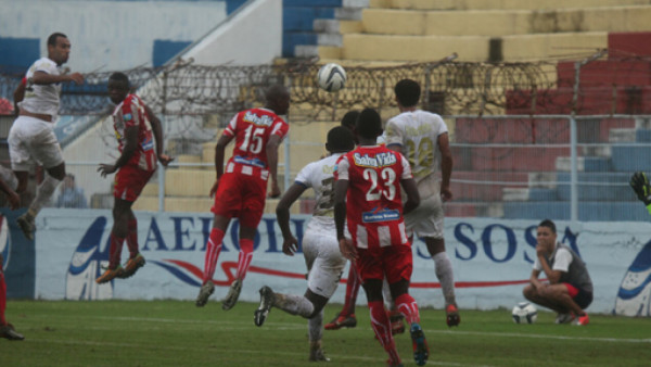 Olimpia no perdona a Vida en su debut