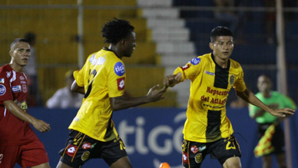 La 'Máquina' del España vence al Vida