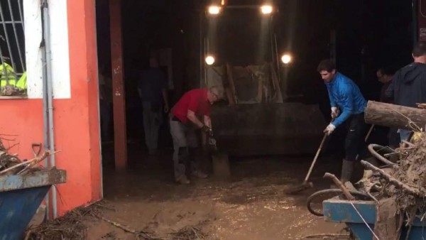 Ejemplar: Así ayuda Rafa Nadal en Mallorca tras inundaciones