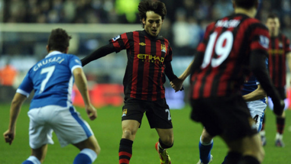 Árbitro le perdona roja a Maynor Figueroa