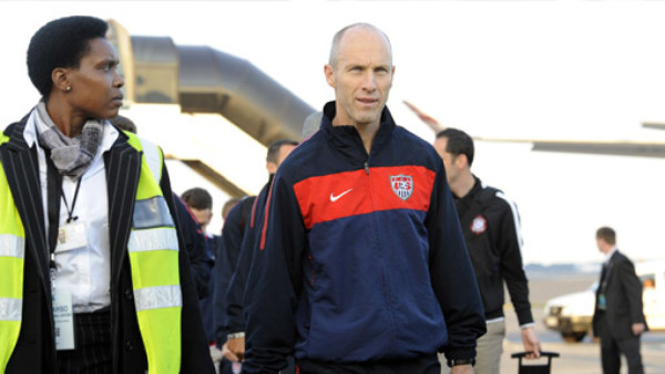 Afición se inclina por Bob Bradley