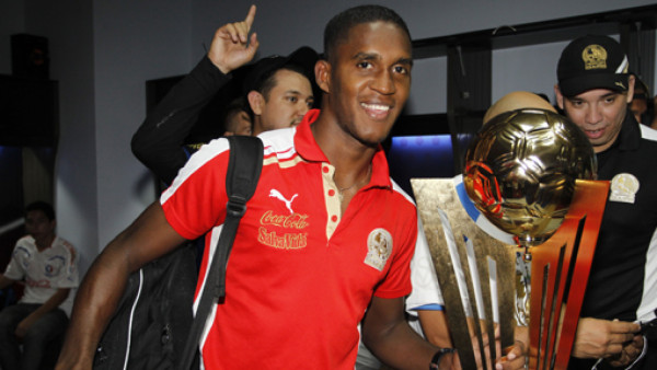 Beckeles reemplaza a Arnold Peralta en la Selección